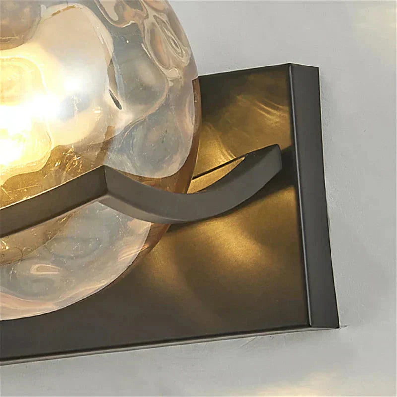 Nowoczesny kinkiet kulisty — elegancka lampa ścienna ze szkła | Norivo Norivo