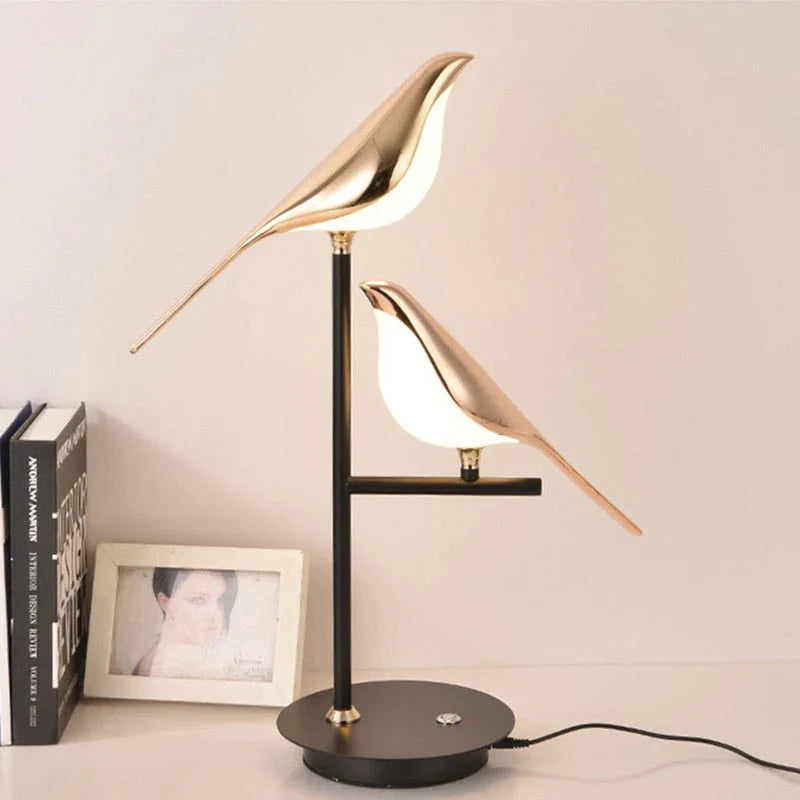 Designerska lampka nocna LED z ptakami — regulowana barwa światła | Norivo Norivo