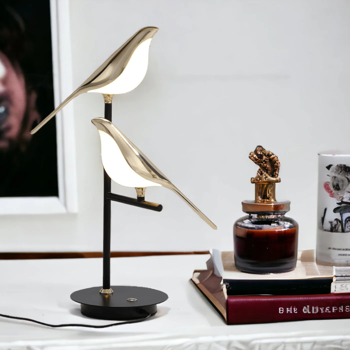 Designerska lampka nocna LED z ptakami — regulowana barwa światła | Norivo Norivo