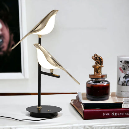 Designerska lampka nocna LED z ptakami — regulowana barwa światła | Norivo Norivo