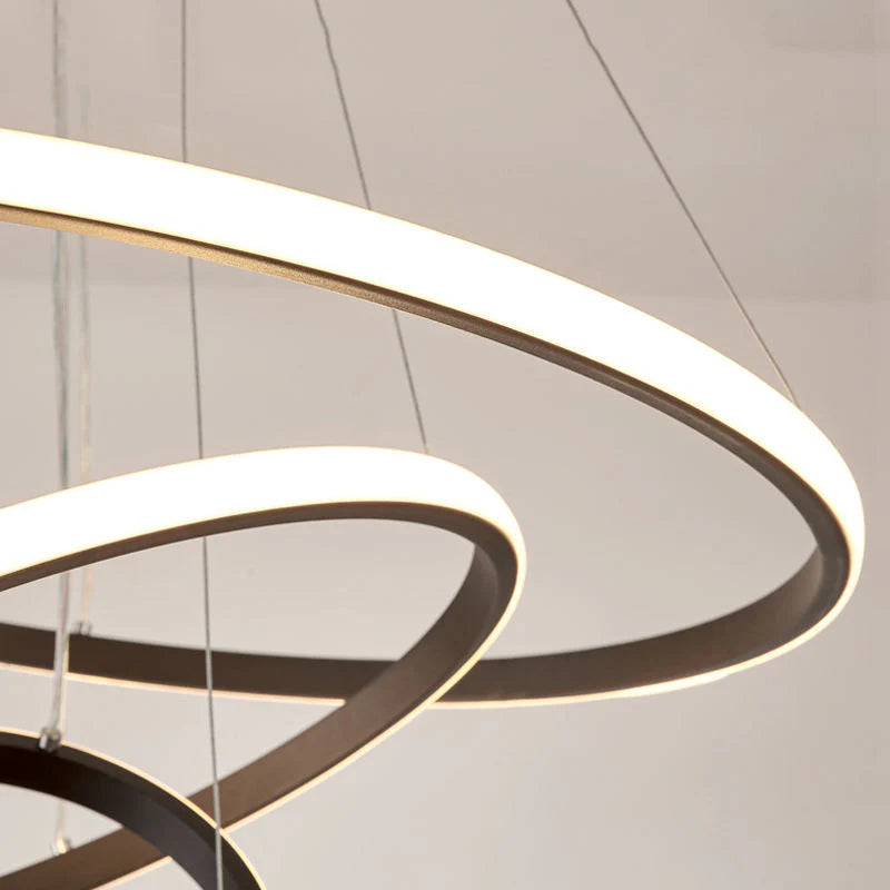 Designerska lampa wisząca LED — żyrandol z formą pierścieni 3D | Norivo Norivo