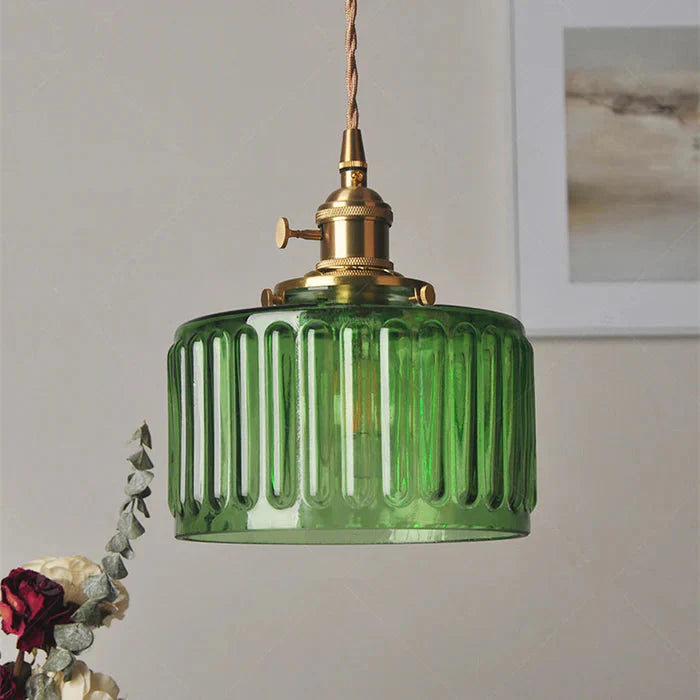 Szklana lampa wisząca vintage — ryflowany klosz, złote wykończenie | Norivo Norivo