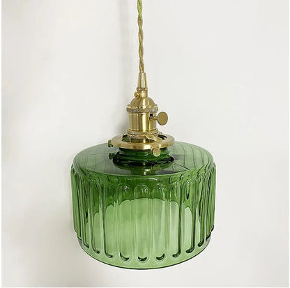 Szklana lampa wisząca vintage — ryflowany klosz, złote wykończenie | Norivo Norivo