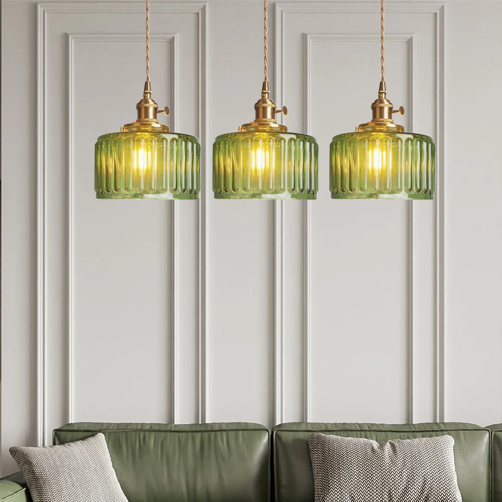 Szklana lampa wisząca vintage — ryflowany klosz, złote wykończenie | Norivo Norivo