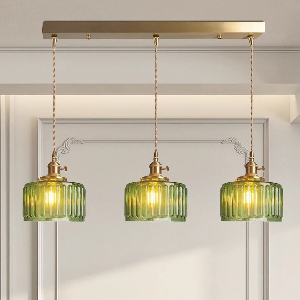 Szklana lampa wisząca vintage — ryflowany klosz, złote wykończenie | Norivo Norivo