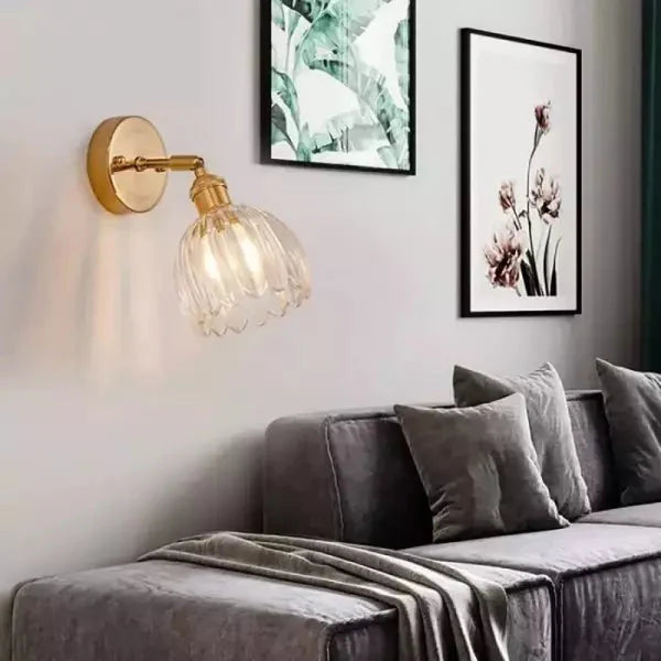 Lampa ścienna retro w kształcie tulipana — kinkiet ze szklanym kloszem i złotym wykończeniem | Norivo Norivo