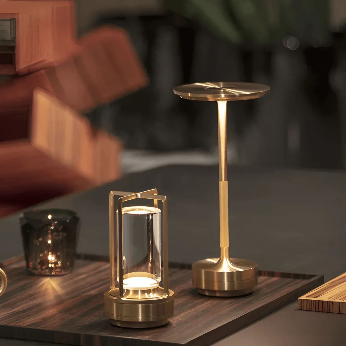 Elegancka lampka stołowa LED — metalowa, ładowana USB, 3 kolory | Norivo Norivo
