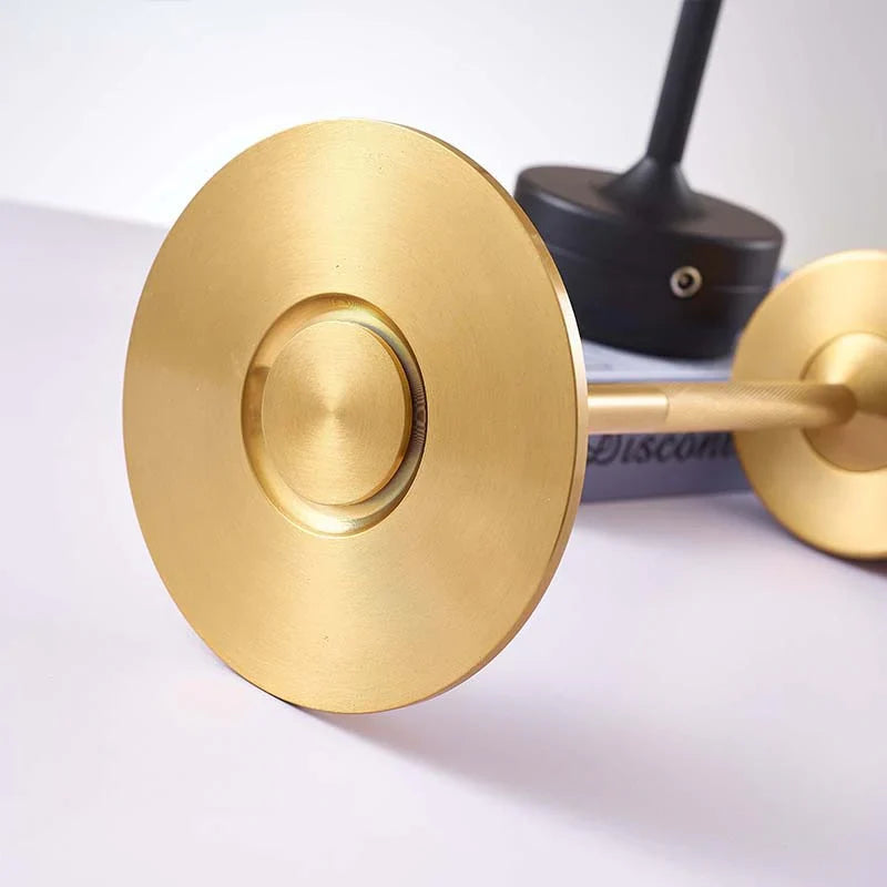 Elegancka lampka stołowa LED — metalowa, ładowana USB, 3 kolory | Norivo Norivo