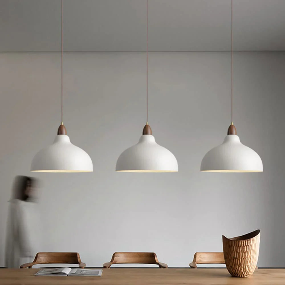 Lampa wisząca z drewnianym akcentem — minimalistyczny design | Norivo Norivo
