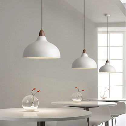 Lampa wisząca z drewnianym akcentem — minimalistyczny design | Norivo Norivo