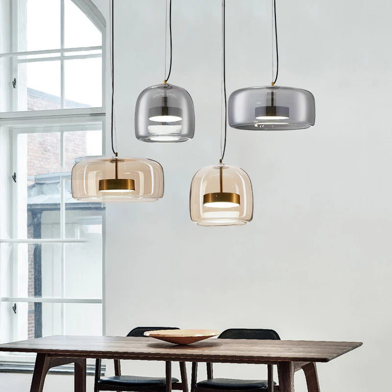 Szklana lampa wisząca LED — minimalistyczny klosz, złote wykończenie | Norivo Norivo