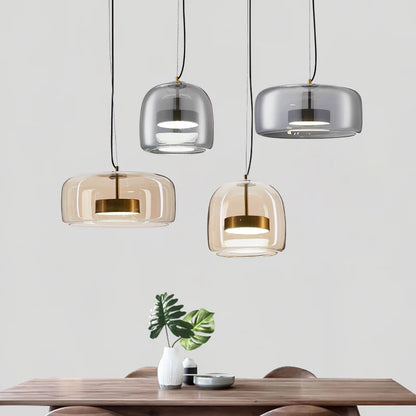 Szklana lampa wisząca LED — minimalistyczny klosz, złote wykończenie | Norivo Norivo
