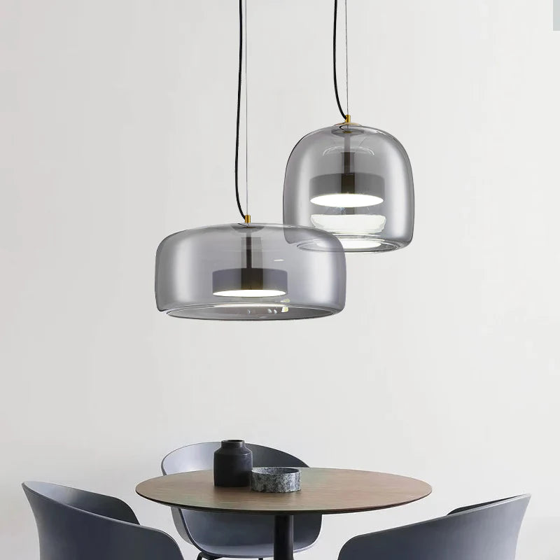 Szklana lampa wisząca LED — minimalistyczny klosz, złote wykończenie | Norivo Norivo