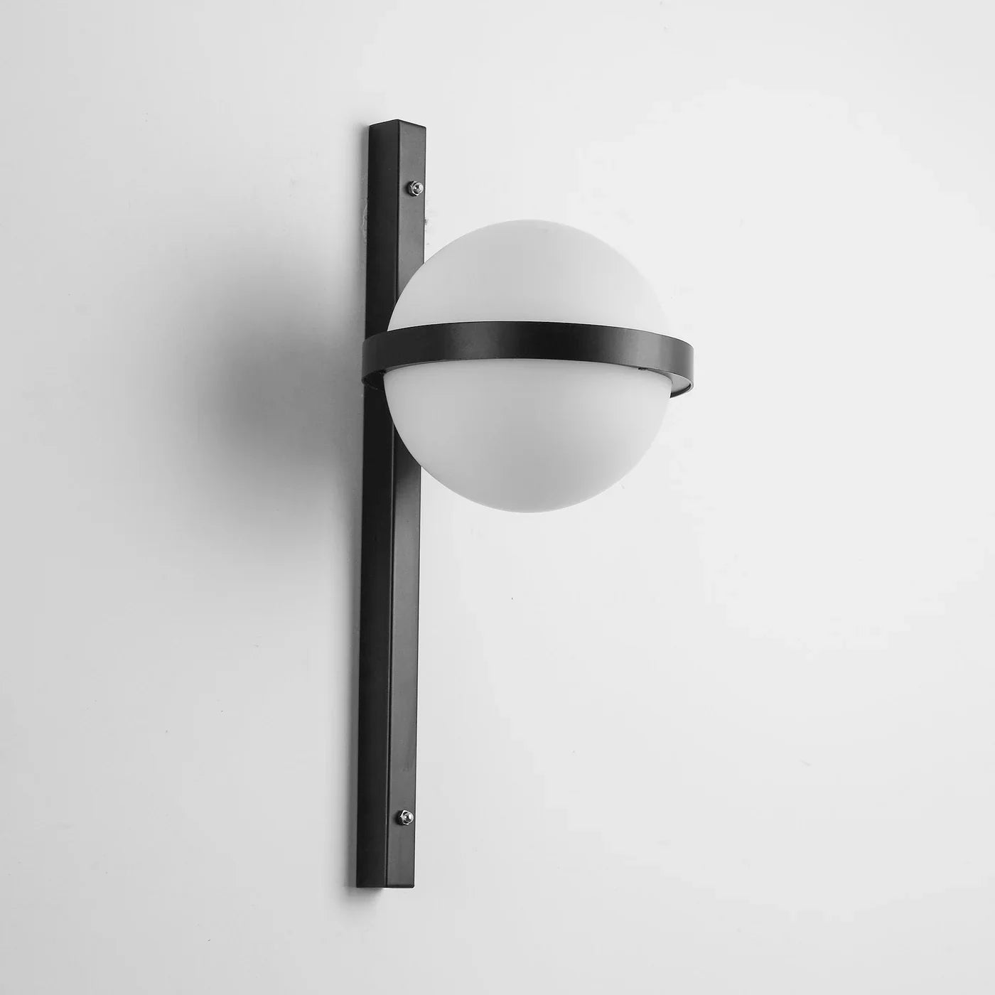 Nowoczesna lampa ścienna z kulami LED i doniczką — designerska kolumna świetlna | Norivo Norivo