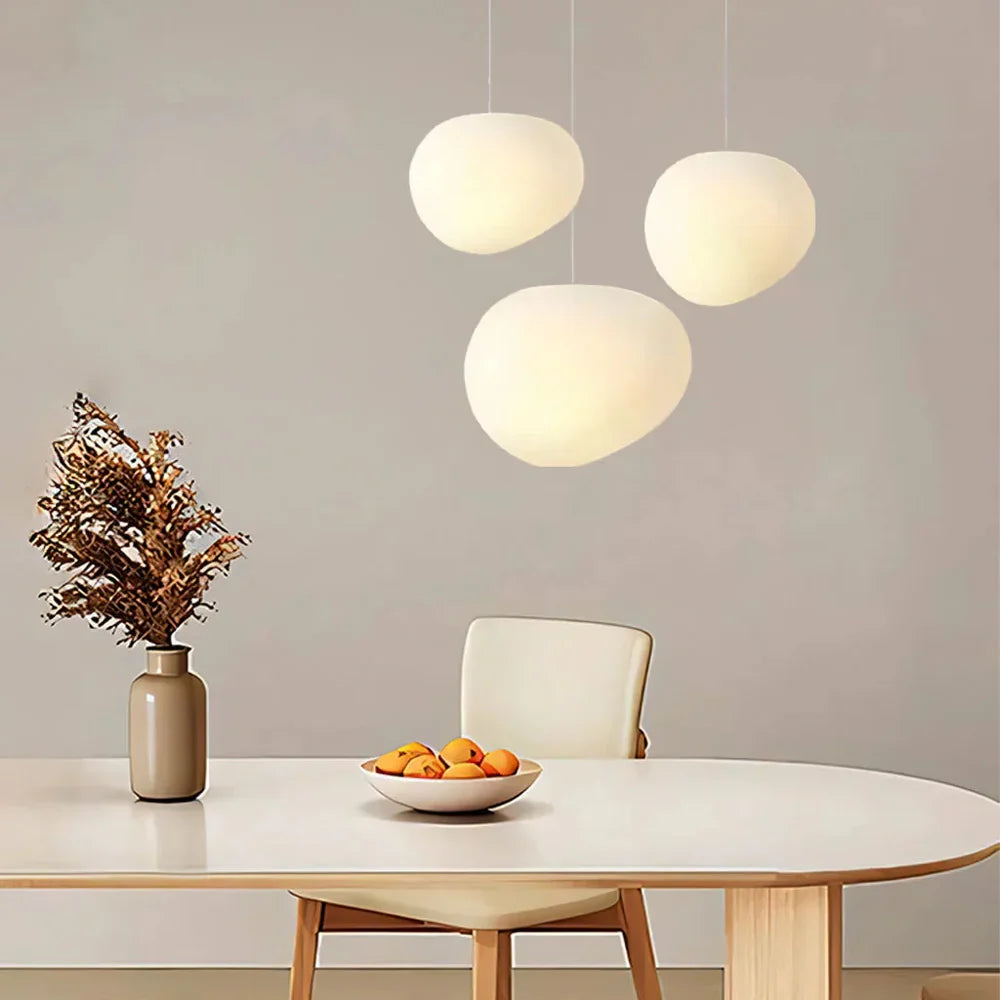 Lampa wisząca o organicznym okrągłym kształcie — minimalistyczny design | Norivo Norivo