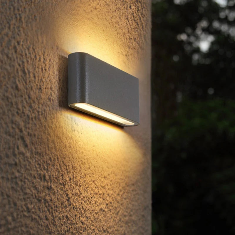 Wodoodporny kinkiet LED — oświetlenie dwukierunkowe góra/dół, aluminium | Norivo Norivo